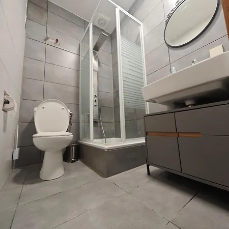 Helle 3-zimmer - Fuer Bis Zu 7 Gaeste Apartmán